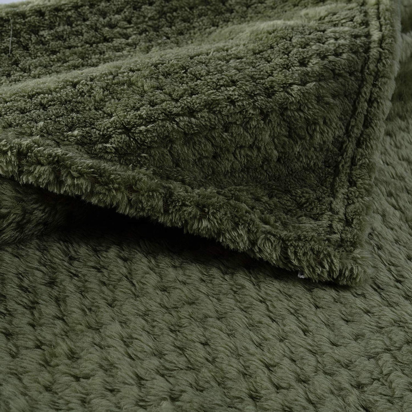 Dog Blanket or Cat Blanket or Pet Blanket, Warm Soft Fuzzy Blankets for Puppy, Small, Medium, Large Dogs or Kitten, Cats, Plush Fleece Throws for Bed, Couch, Sofa, Travel (M/32" x 40", Dark Green)